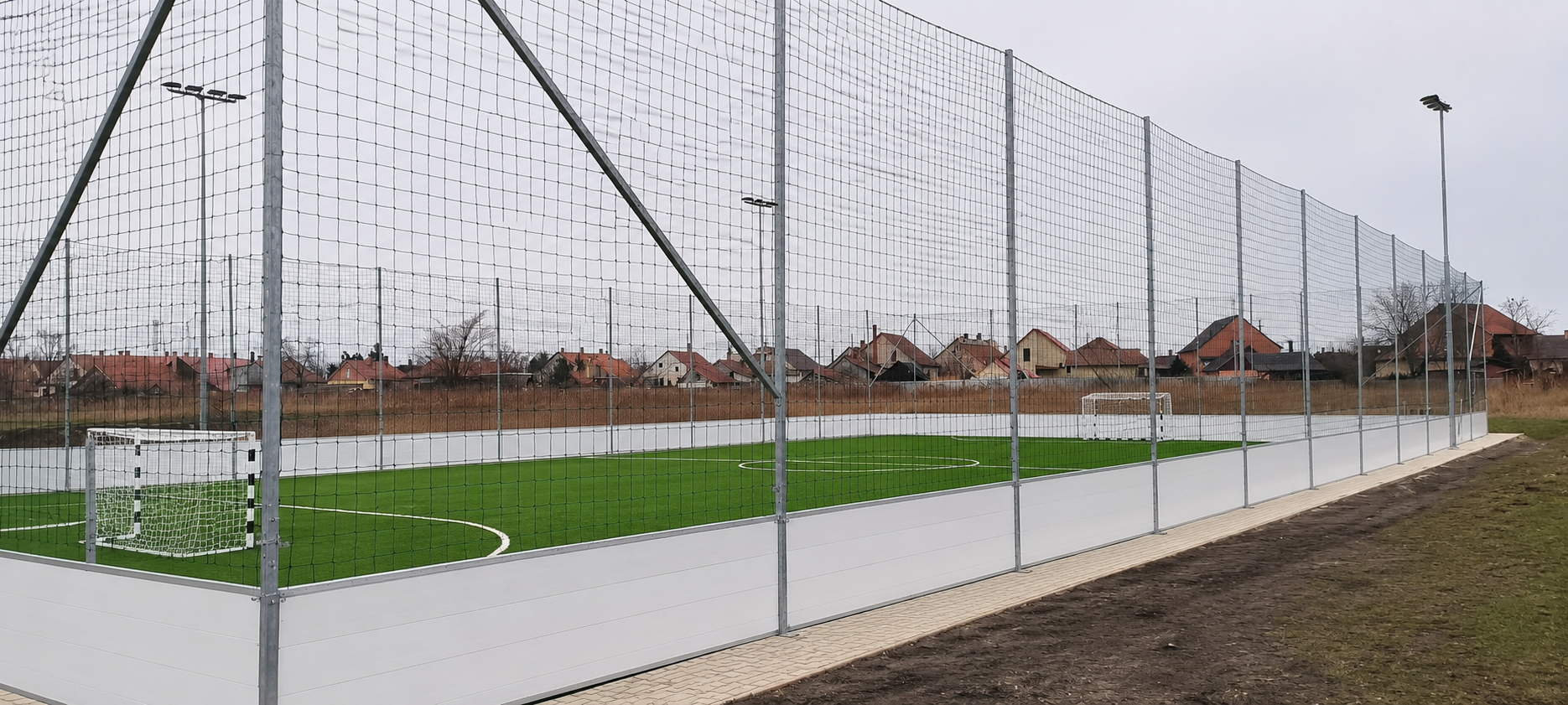 20 × 40 méteres műfüves sportpálya Derecskén